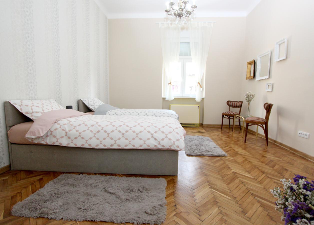 City Center Apartment Mika Belgrado Esterno foto